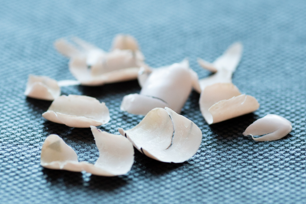 Comment bien enlever ses faux ongles sans abîmer ses ongles naturels