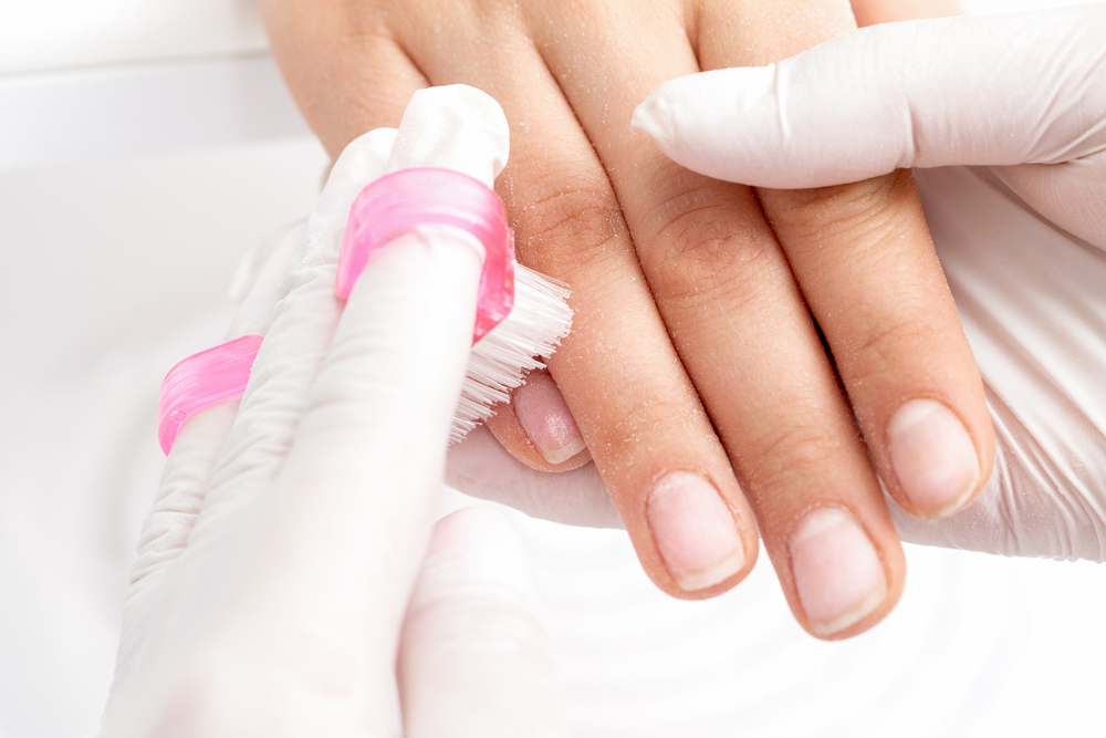 Comment choisir une brosse à ongles utile, pratique et de qualité
